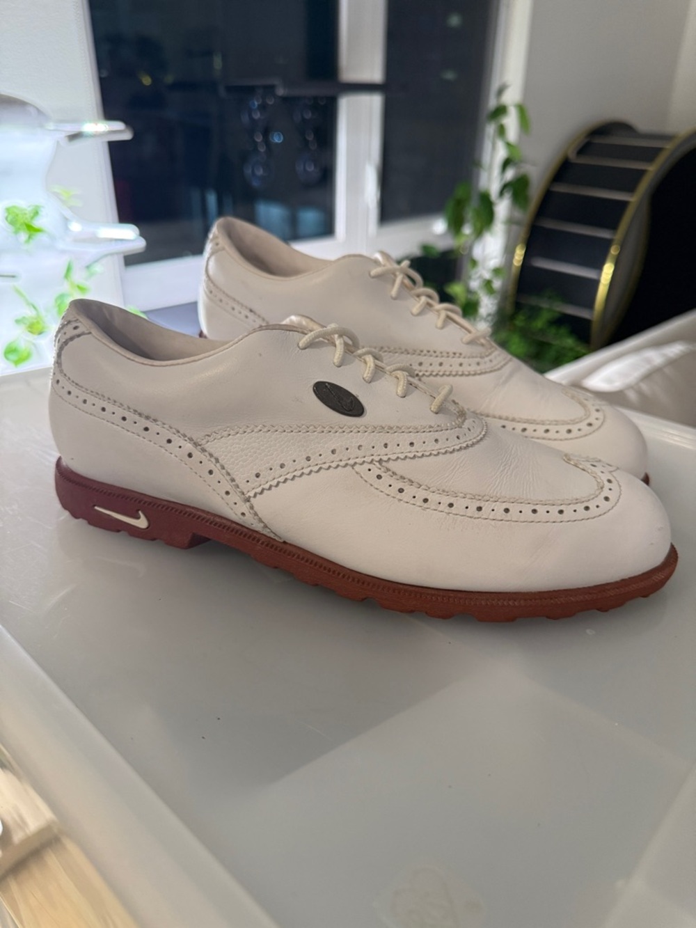 ⛳️ Nike White Leather Wingtip Oxfords